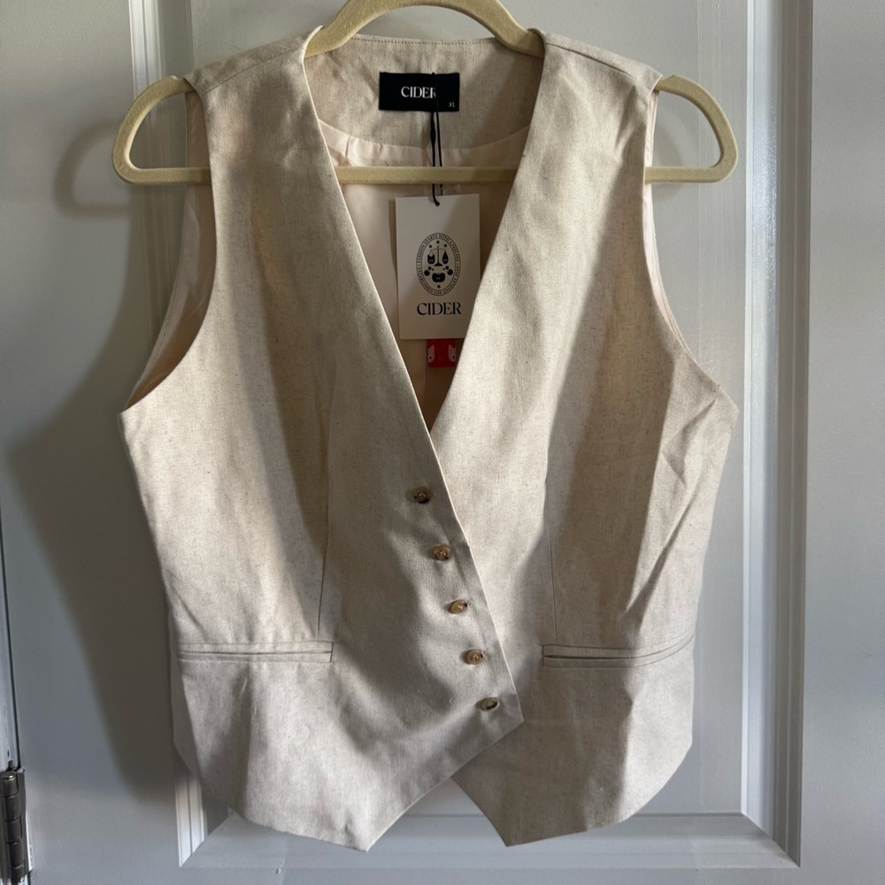 NWT Cider | Linen Blend V Neck Solid Button Beige Vest XL